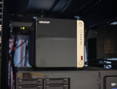 Thiết bị lưu trữ QNAP TS-464-8G
